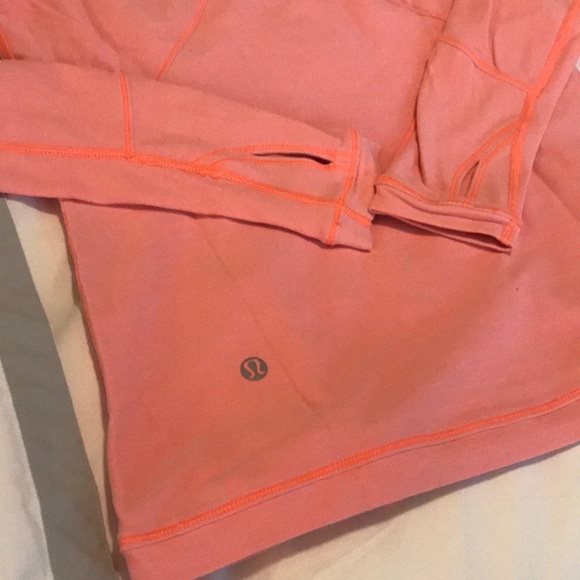Lululemon Top. Size 4 - Picture 7 of 7